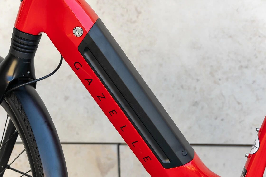 Rower elektryczny na pasku Gazelle Ultimate Belt C8+ HMB Bosch 500Wh Unisex Champion Red Metallic 57