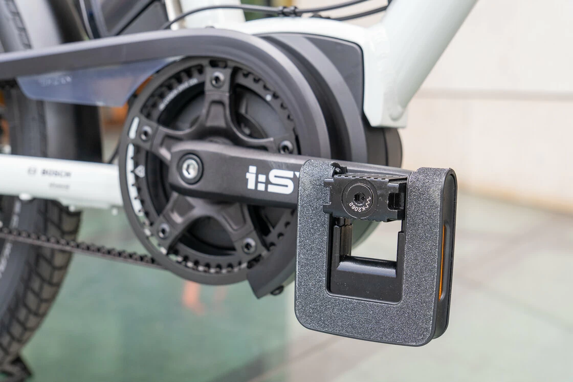 Rower elektryczny na pasku Isy E5 ZR F Bosch Nexus 5 Biały