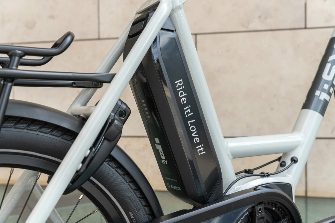 Rower elektryczny na pasku Isy E5 ZR F Bosch Nexus 5 Biały