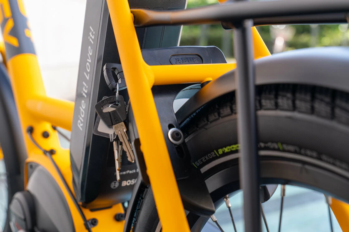 Rower elektryczny na pasku Isy E5 ZR F Bosch Nexus 5 Żółty