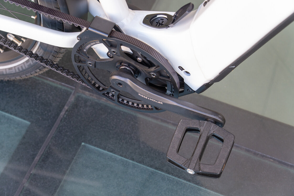 Rower elektryczny na pasku Riese & Muller Charger4 VARIO Mixte 750Wh