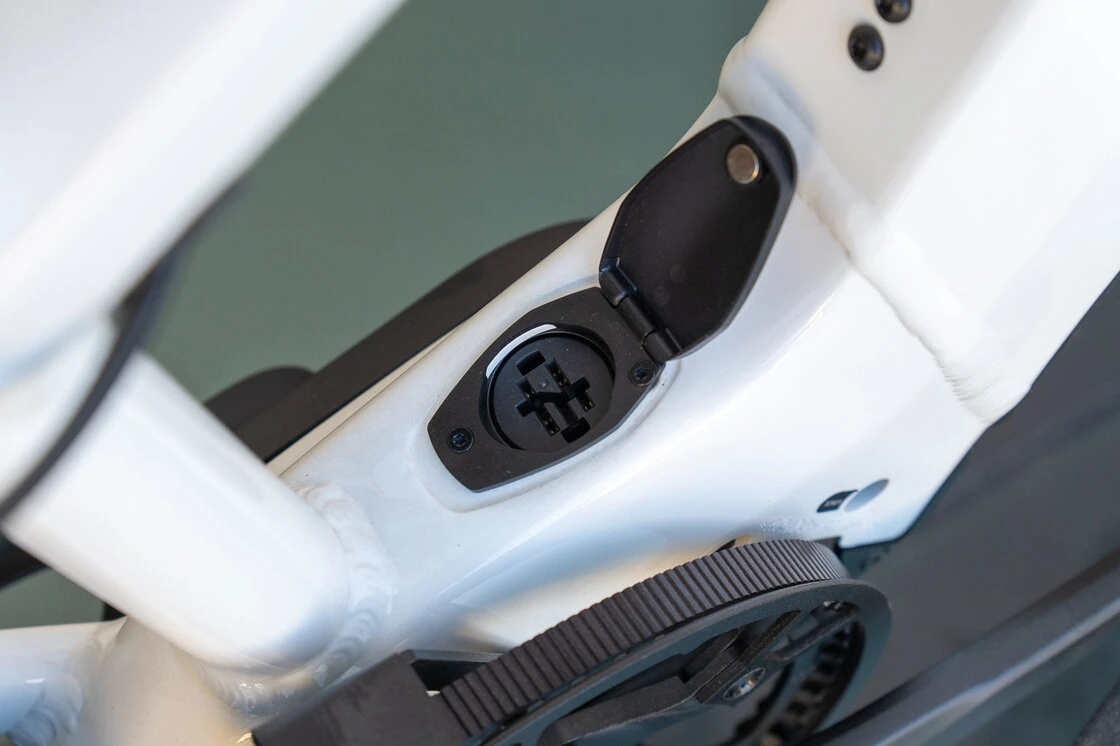 Rower elektryczny na pasku Riese & Muller Charger 4 Vario 750Wh White