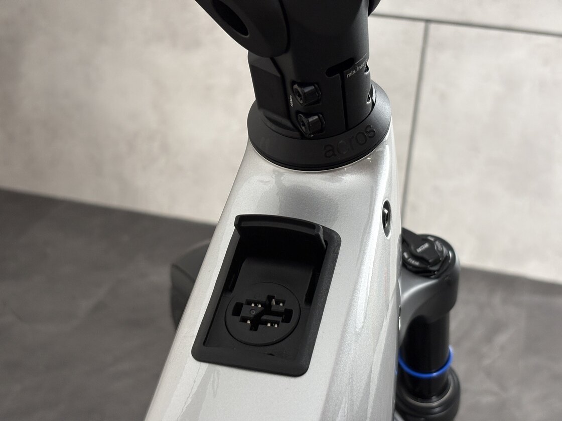 Rower elektryczny na pasku Riese & Muller Charger 5 Mixte Vario 800Wh 49