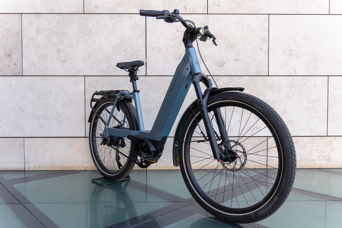 Rower elektryczny na pasku Riese & Muller Nevo 4 GT Vario 750Wh KIOX 300 + Comfort Kit Ice Blue