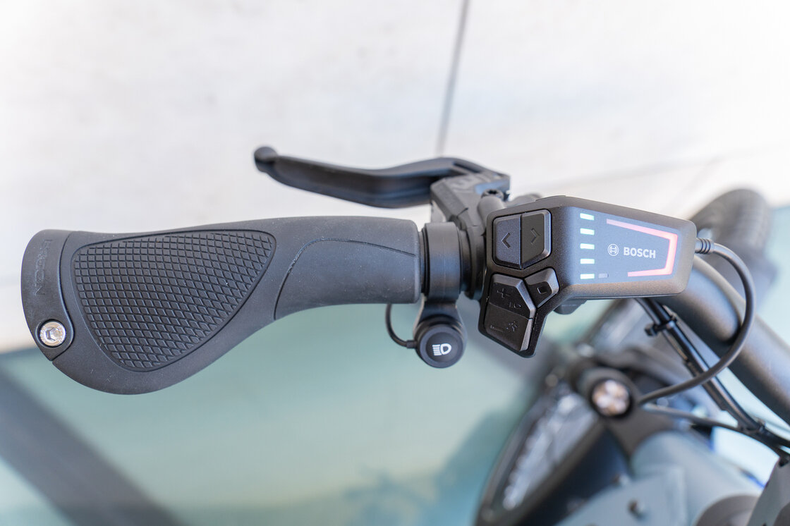 Rower elektryczny na pasku Riese & Muller Nevo 4 GT Vario 750Wh KIOX 300 + Comfort Kit Ice Blue