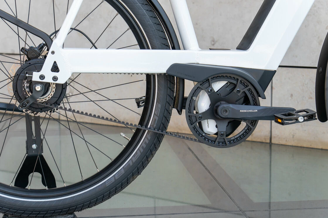 Rower elektryczny na pasku Riese & Muller Nevo 4 GT Vario SMART 625Wh KIOX 300 Pure White Metallic