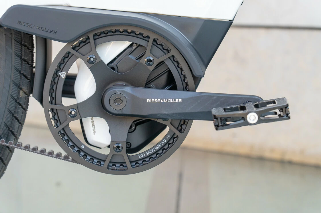 Rower elektryczny na pasku Riese & Muller Nevo 4 GT Vario SMART 625Wh KIOX 300 Pure White Metallic