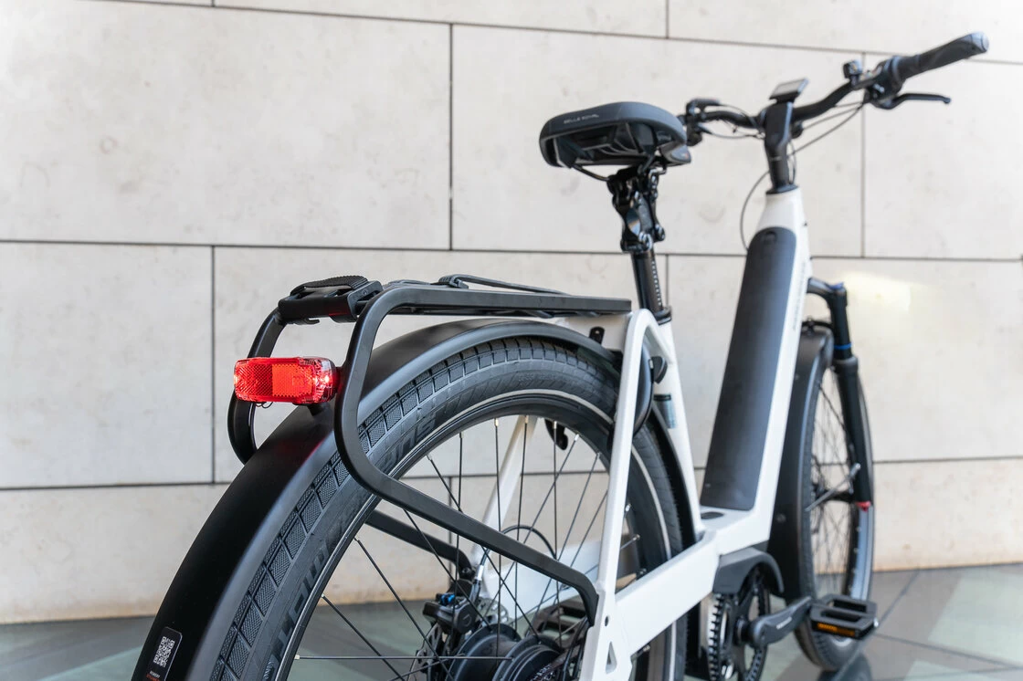 Rower elektryczny na pasku Riese & Muller Nevo 4 GT Vario SMART 625Wh KIOX 300 Pure White Metallic