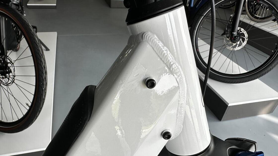 Rower elektryczny na pasku Riese & Muller Nevo 4 GT Vario SMART 750Wh KIOX 300 OUTLET Pure White Metallic
