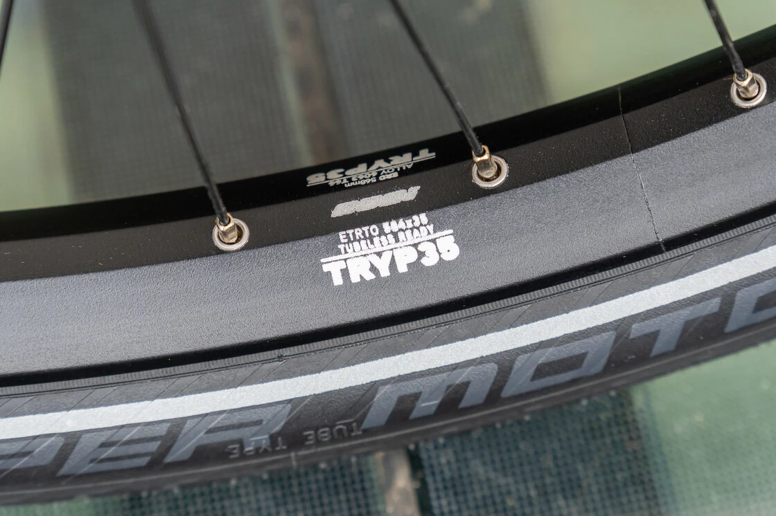 Rower elektryczny na pasku Riese & Muller Nevo 4 GT Vario SMART 750Wh KIOX 300 Dynamic Red Metallic