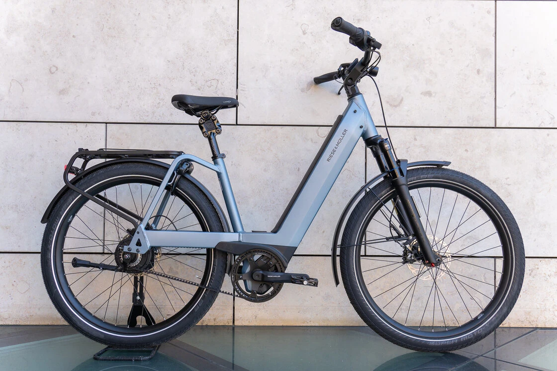 Rower elektryczny na pasku Riese & Muller Nevo 5 Vario 800Wh KIOX 500 Ice Blue Metallic