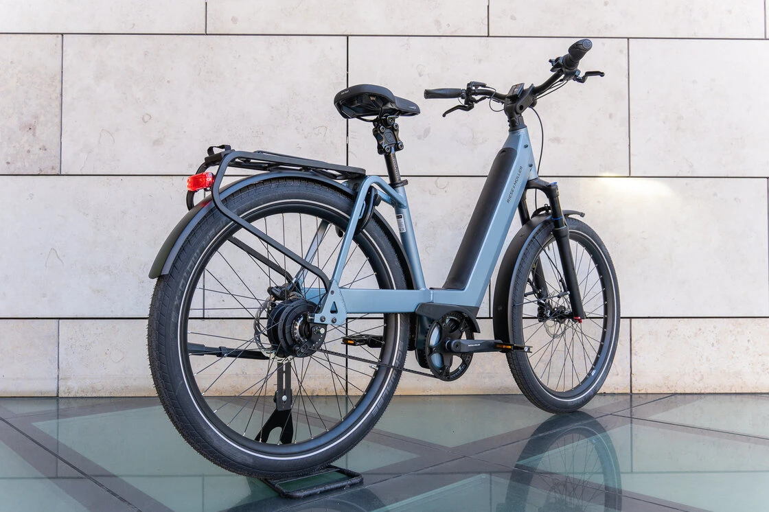 Rower elektryczny na pasku Riese & Muller Nevo 5 Vario 800Wh KIOX 500 Ice Blue Metallic