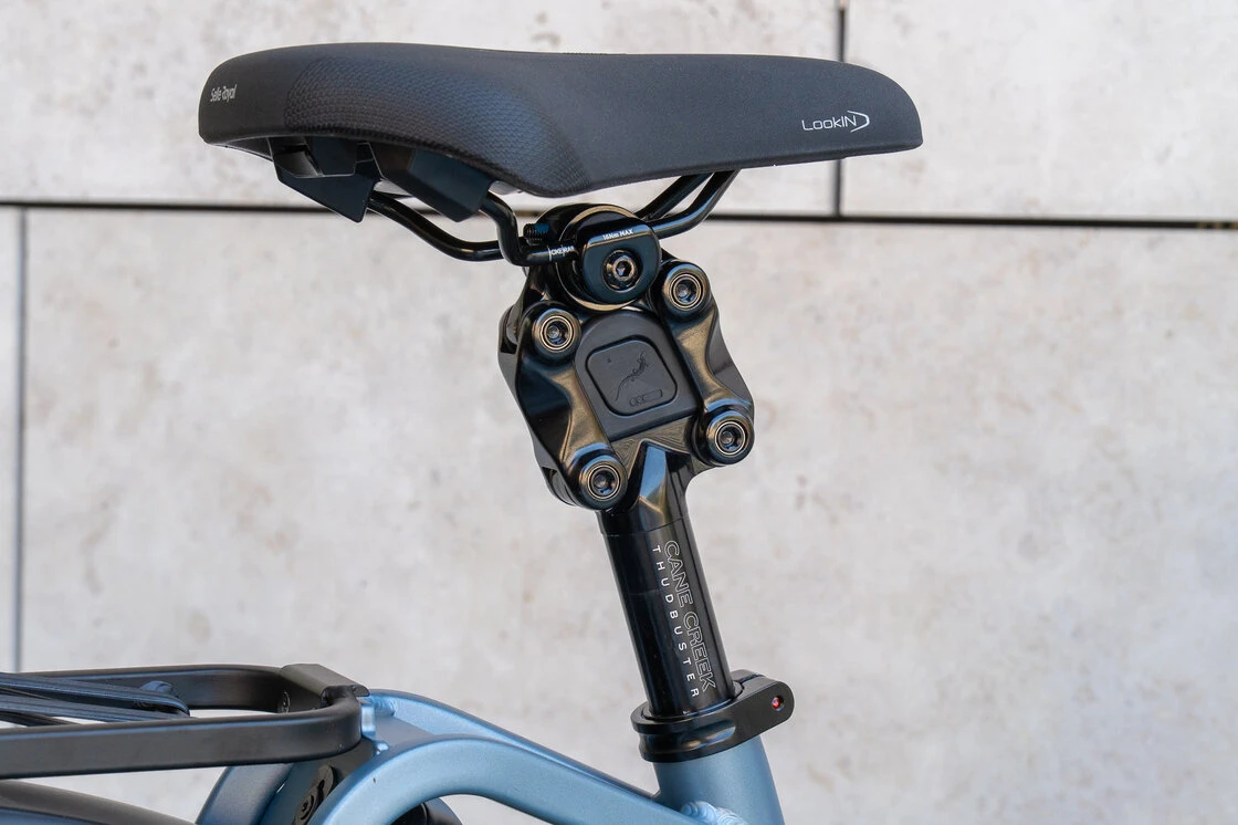 Rower elektryczny na pasku Riese & Muller Nevo 5 Vario 800Wh KIOX 500 Ice Blue Metallic