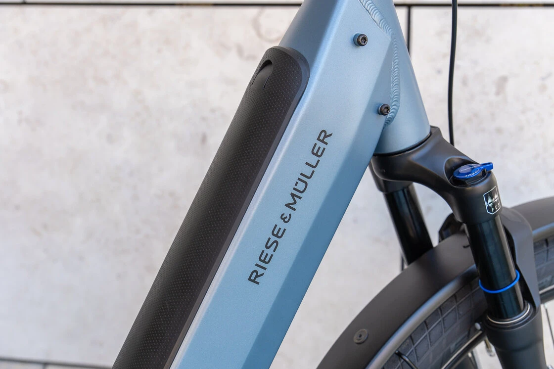 Rower elektryczny na pasku Riese & Muller Nevo 5 Vario 800Wh KIOX 500 Ice Blue Metallic