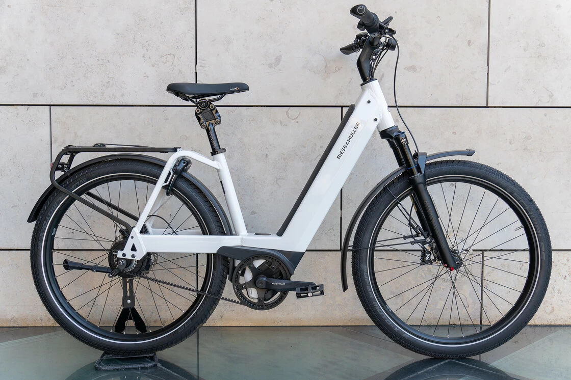 Rower elektryczny Riese & Muller Nevo 4 GT Vario na pasku SMART Intuvia 100 Pure White Metallic