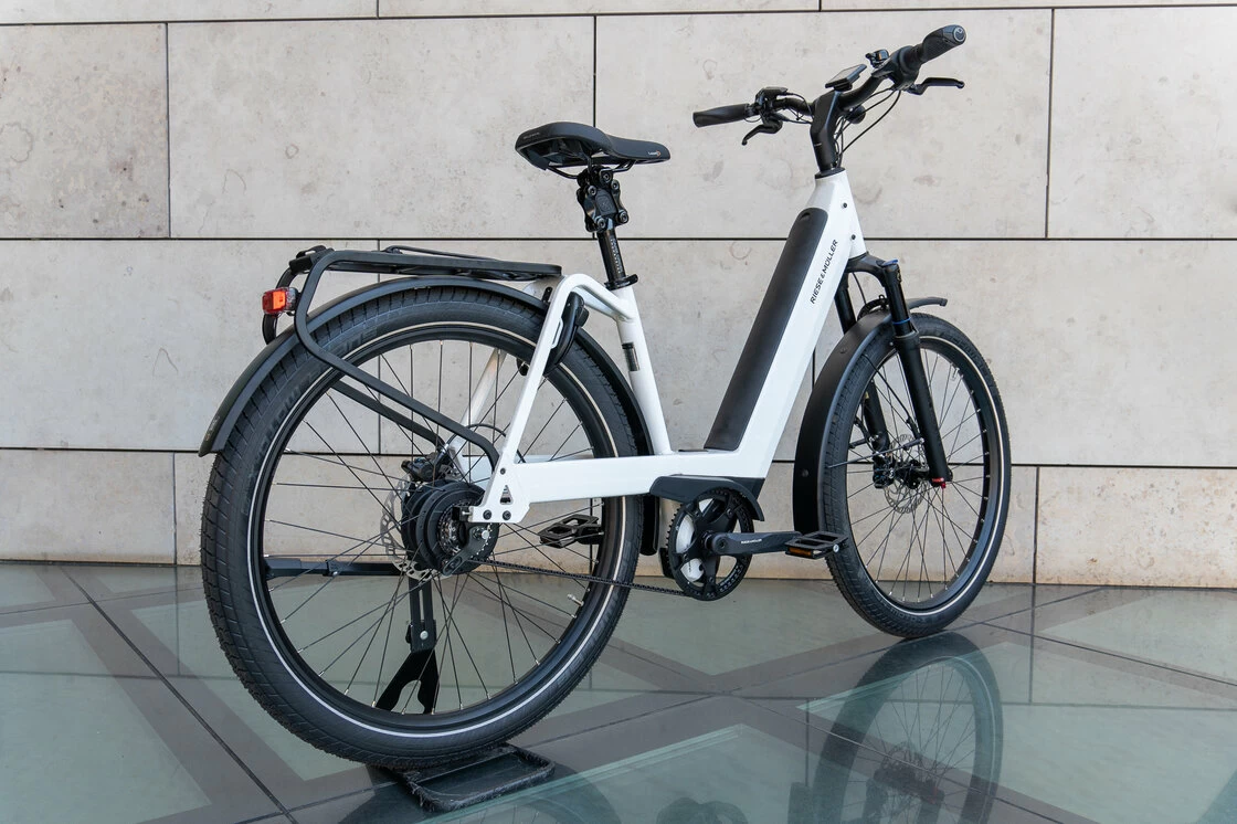Rower elektryczny Riese & Muller Nevo 4 GT Vario na pasku SMART Intuvia 100 Pure White Metallic