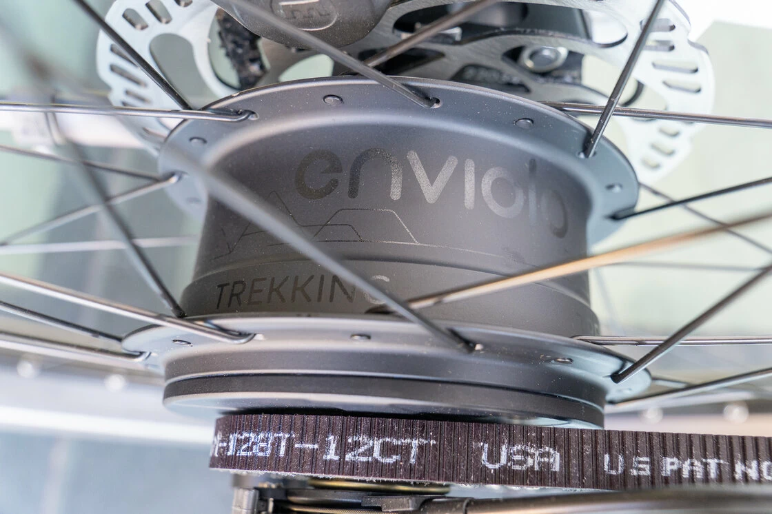 Rower elektryczny Riese & Muller Nevo 4 GT Vario na pasku SMART Intuvia 100 Pure White Metallic