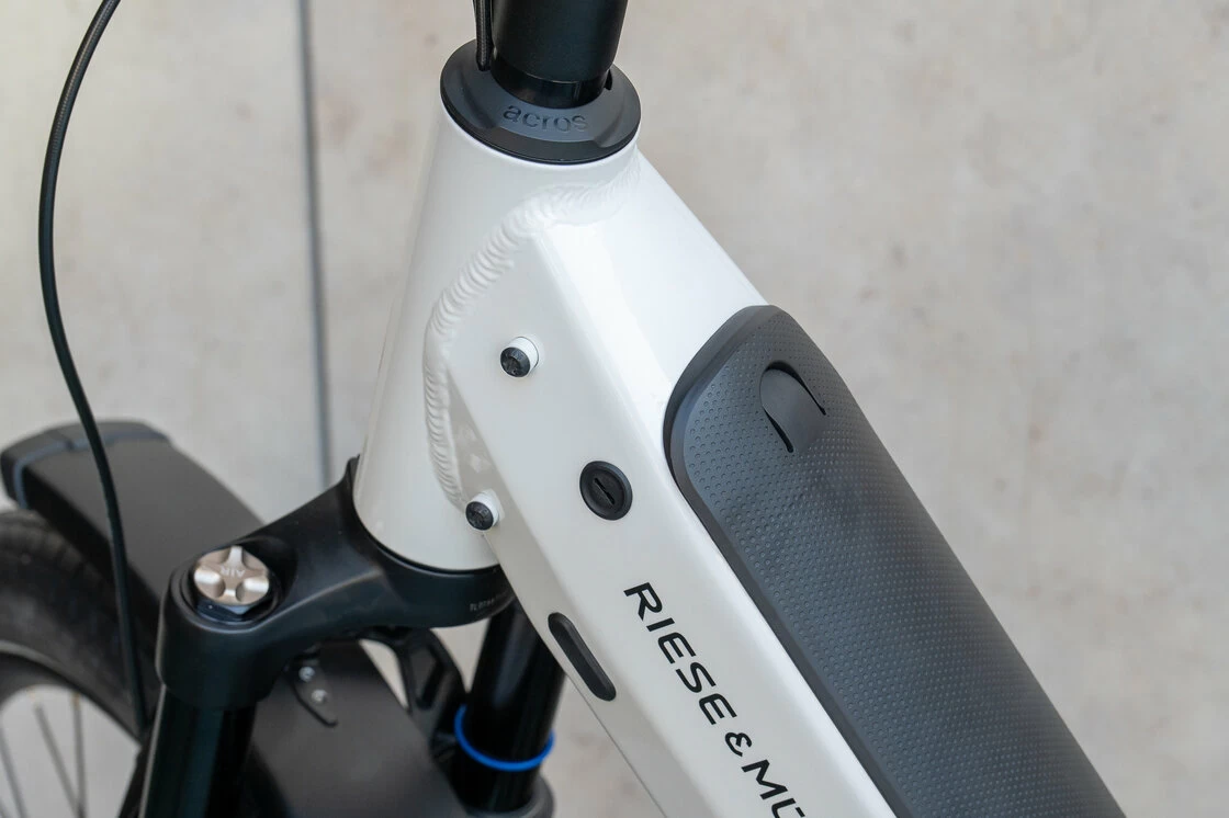 Rower elektryczny Riese & Muller Nevo 4 GT Vario na pasku SMART Intuvia 100 Pure White Metallic