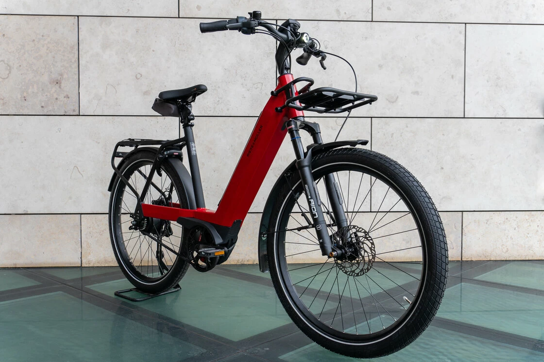 Rower elektryczny Riese & Muller Nevo GT Vario na pasku INTUVIA Front Carrier