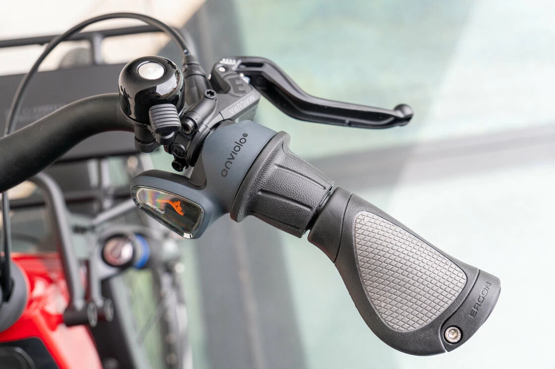 Rower elektryczny Riese & Muller Nevo GT Vario na pasku INTUVIA Front Carrier