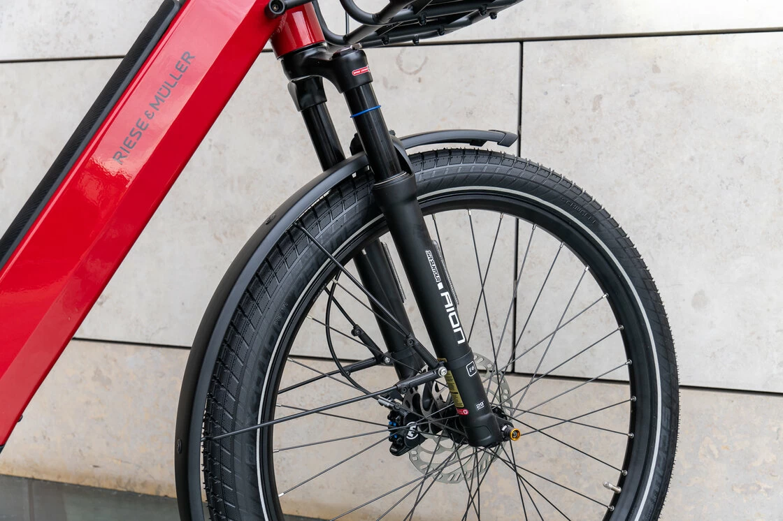 Rower elektryczny Riese & Muller Nevo GT Vario na pasku INTUVIA Front Carrier