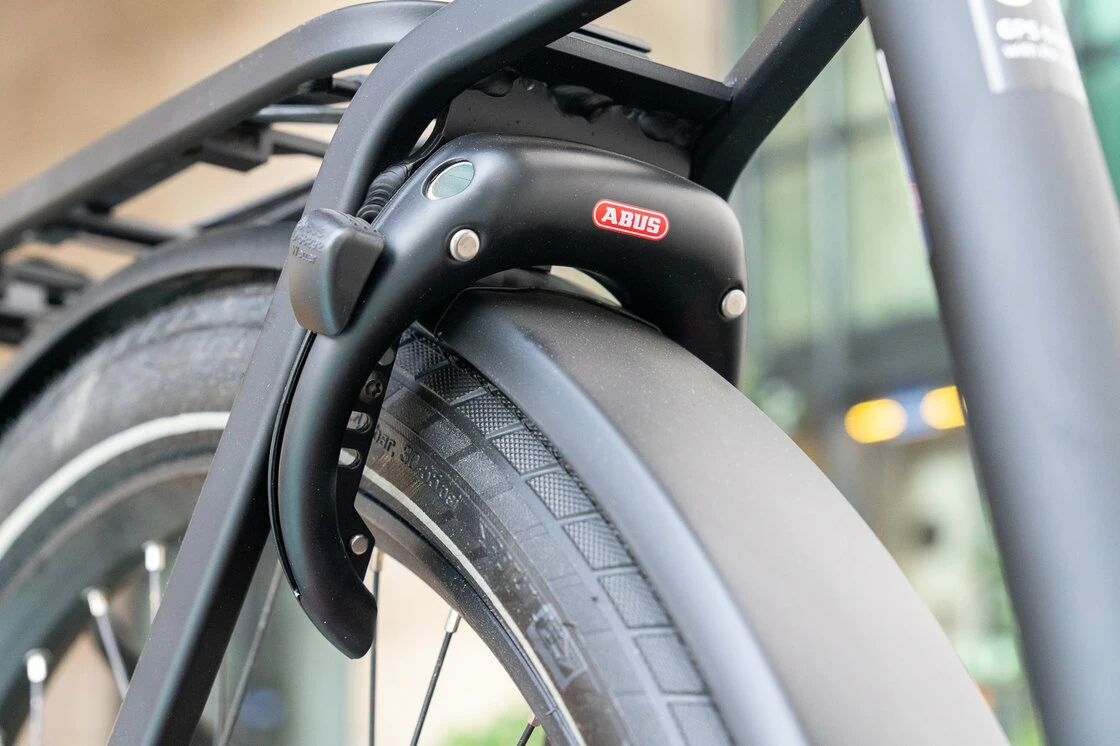 Rower elektryczny Riese & Muller Nevo GT Vario na pasku INTUVIA Front Carrier