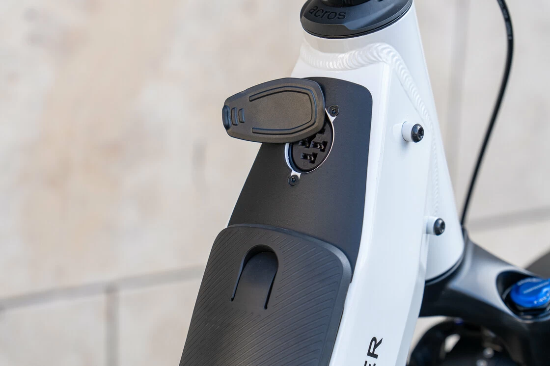 Rower elektryczny Riese & Muller Nevo GT Vario na pasku KIOX  Pure White 56