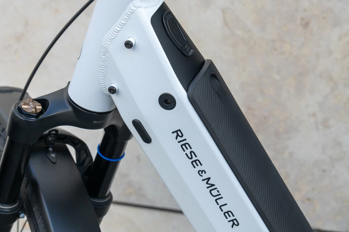 Rower elektryczny Riese & Muller Nevo GT Vario na pasku KIOX  Pure White 56