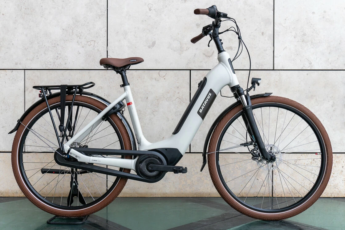 Rower elektryczny z baterią w ramie Batavus Altura E-go Power BES3 Smart 500Wh Light Gray Mat