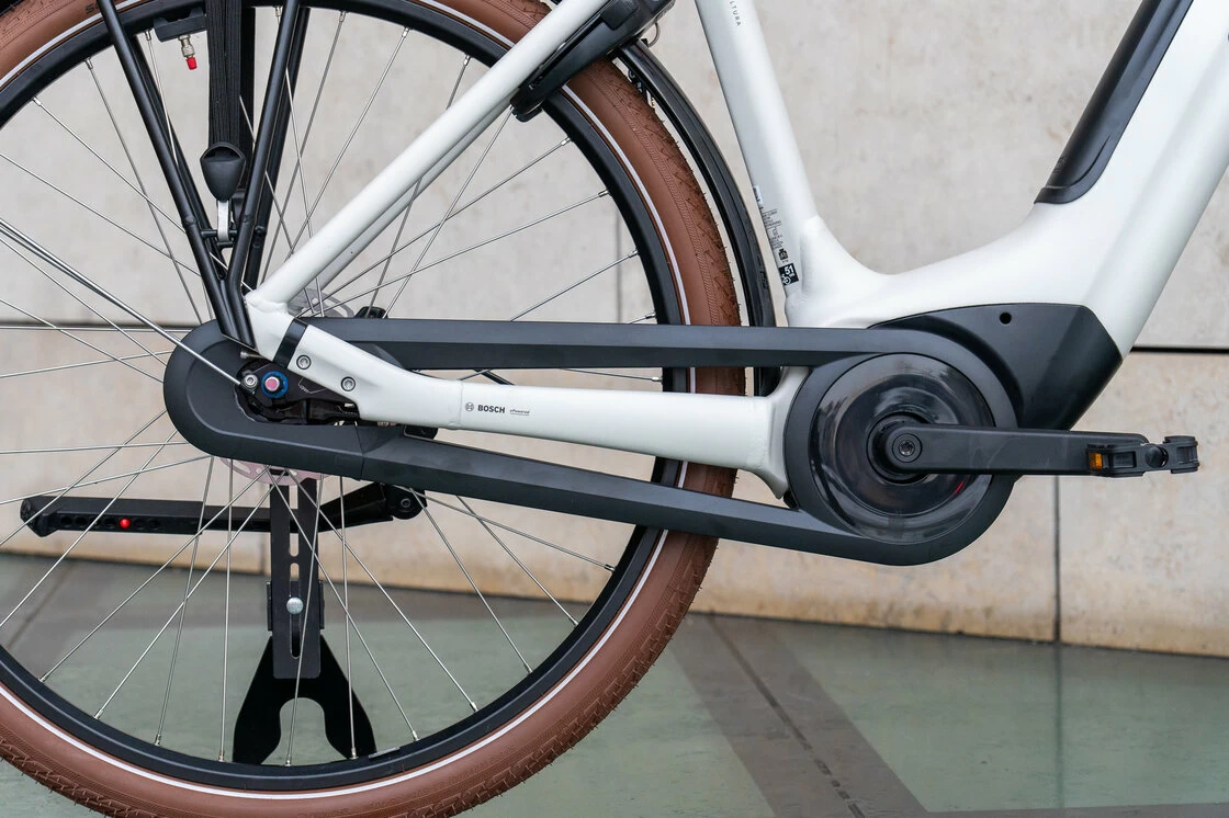 Rower elektryczny z baterią w ramie Batavus Altura E-go Power BES3 Smart 500Wh Light Gray Mat