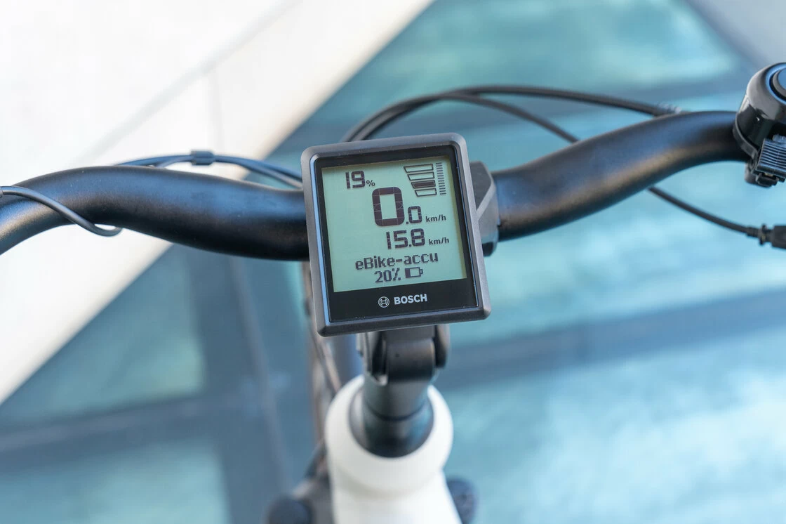 Rower elektryczny z baterią w ramie Batavus Altura E-go Power PRO Smart Biały