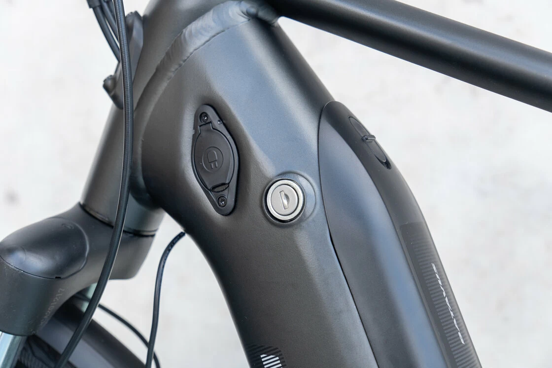 Rower elektryczny z baterią w ramie Batavus Finez E-go Power Męski Black Mat