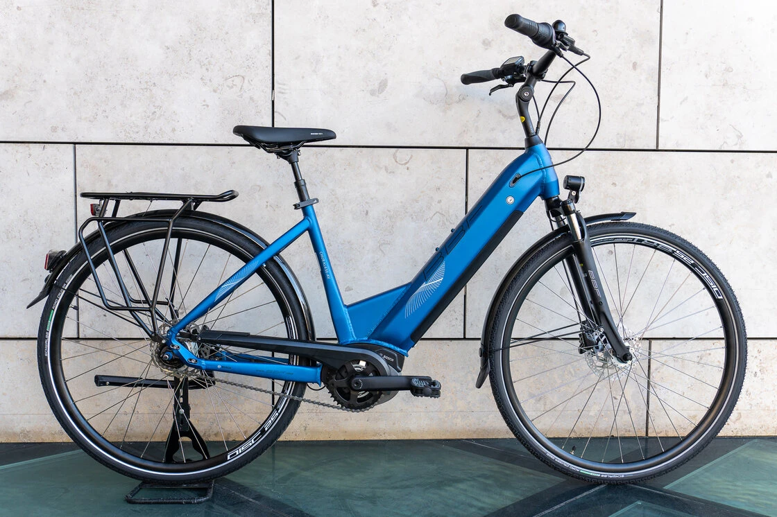 Rower elektryczny z baterią w ramie BBF E-City Chur Bosch 630Wh Blue Mat 52