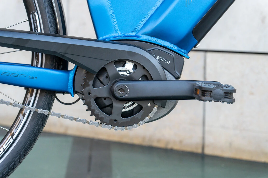 Rower elektryczny z baterią w ramie BBF E-City Chur Bosch 630Wh Blue Mat 52