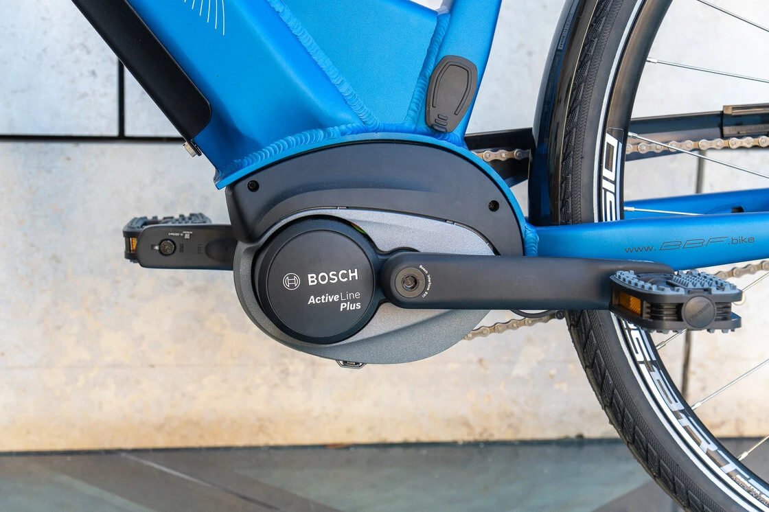 Rower elektryczny z baterią w ramie BBF E-City Chur Bosch 630Wh Blue Mat 52