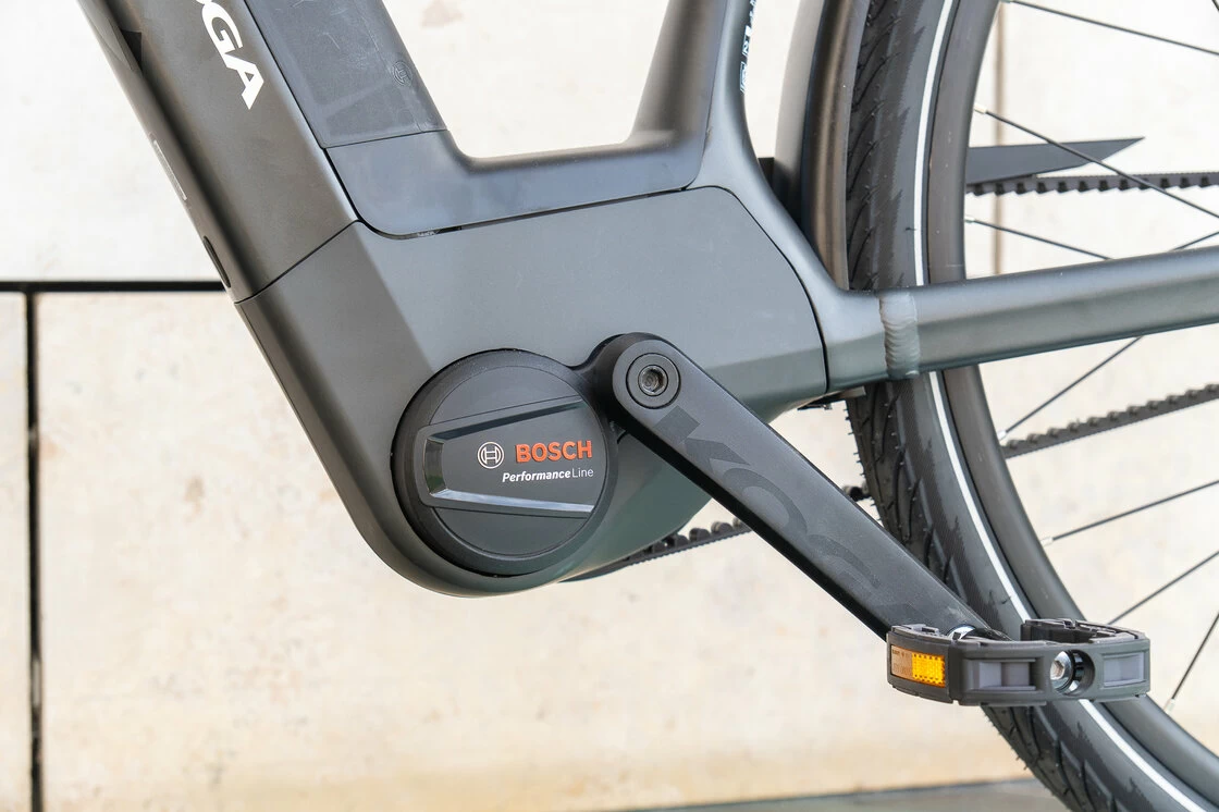 Rower elektryczny z paskiem KOGA EVIA PRO Bosch Smart System Black Mat