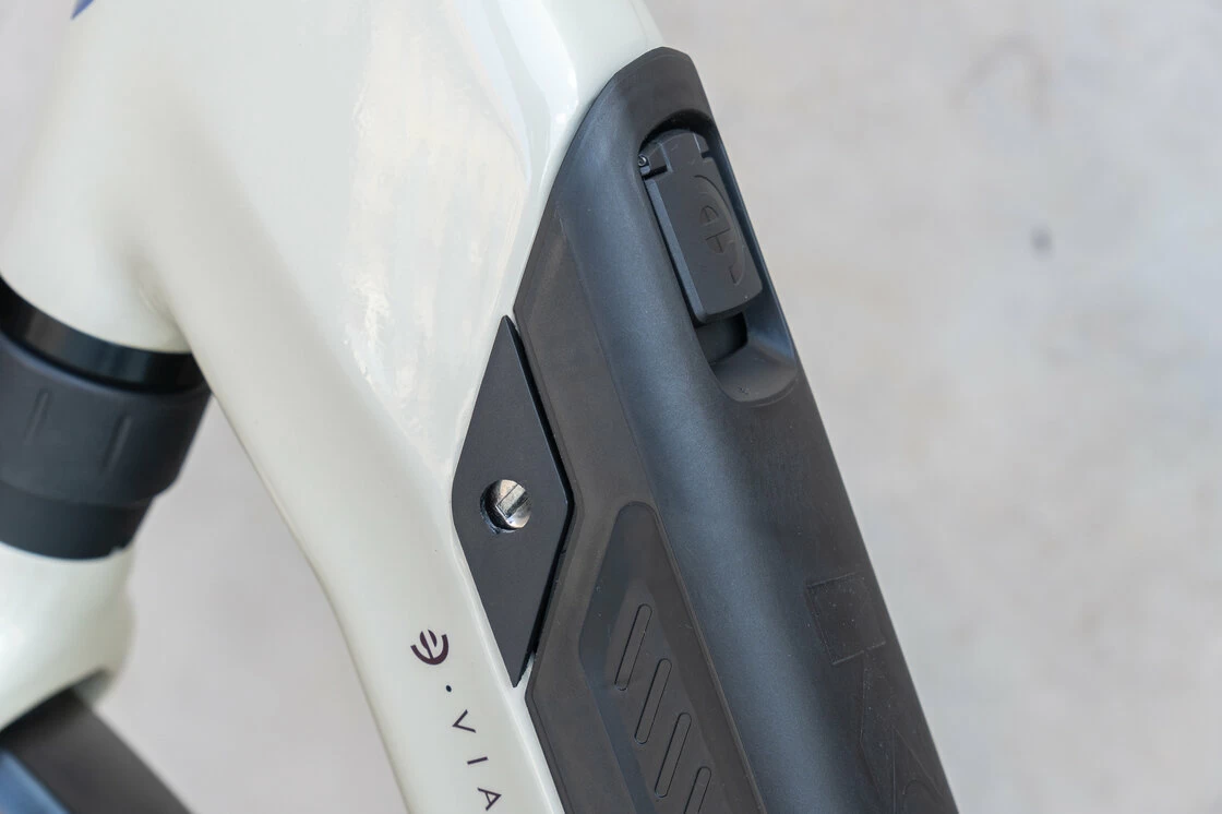 Rower elektryczny z paskiem KOGA EVIA PRO DS Bosch Smart System Alpine White Połysk