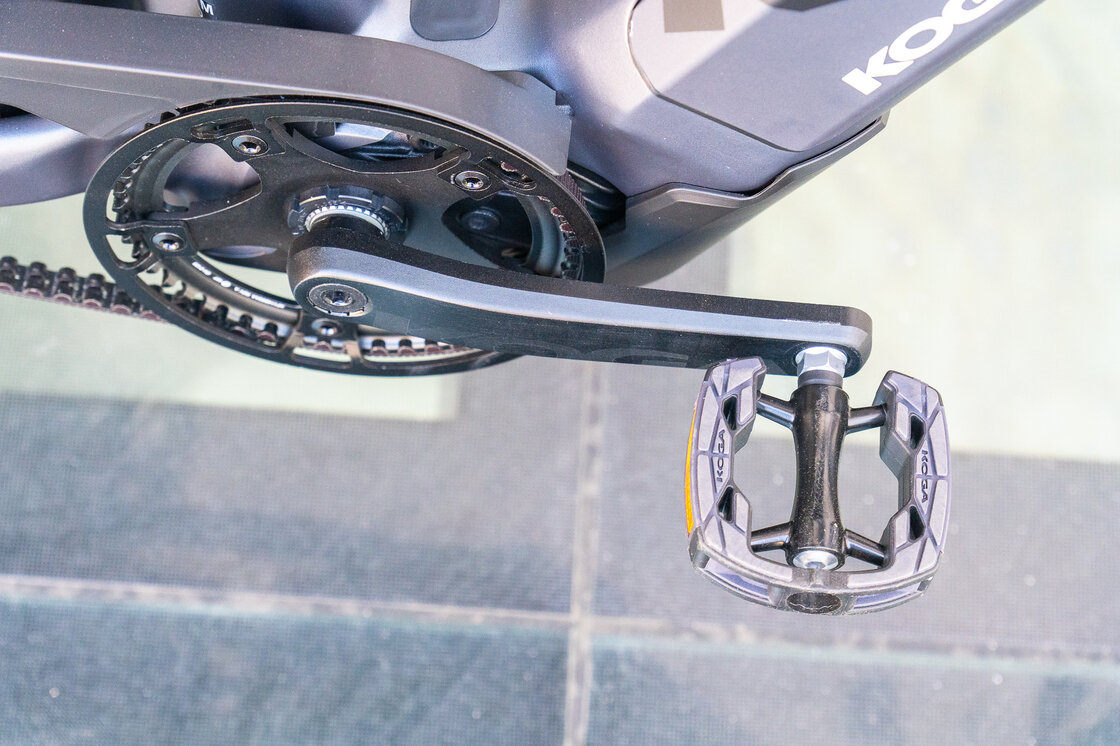 Rower elektryczny z paskiem KOGA E-XITE 800Wh Męski Jeans Mat