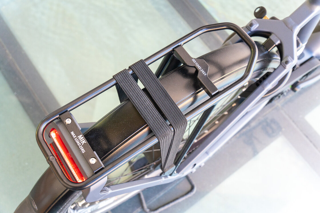 Rower elektryczny z paskiem KOGA E-XITE 800Wh Męski Jeans Mat