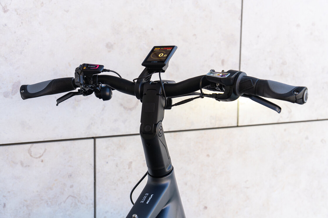 Rower elektryczny z paskiem KOGA E-XITE 800Wh Męski Jeans Mat