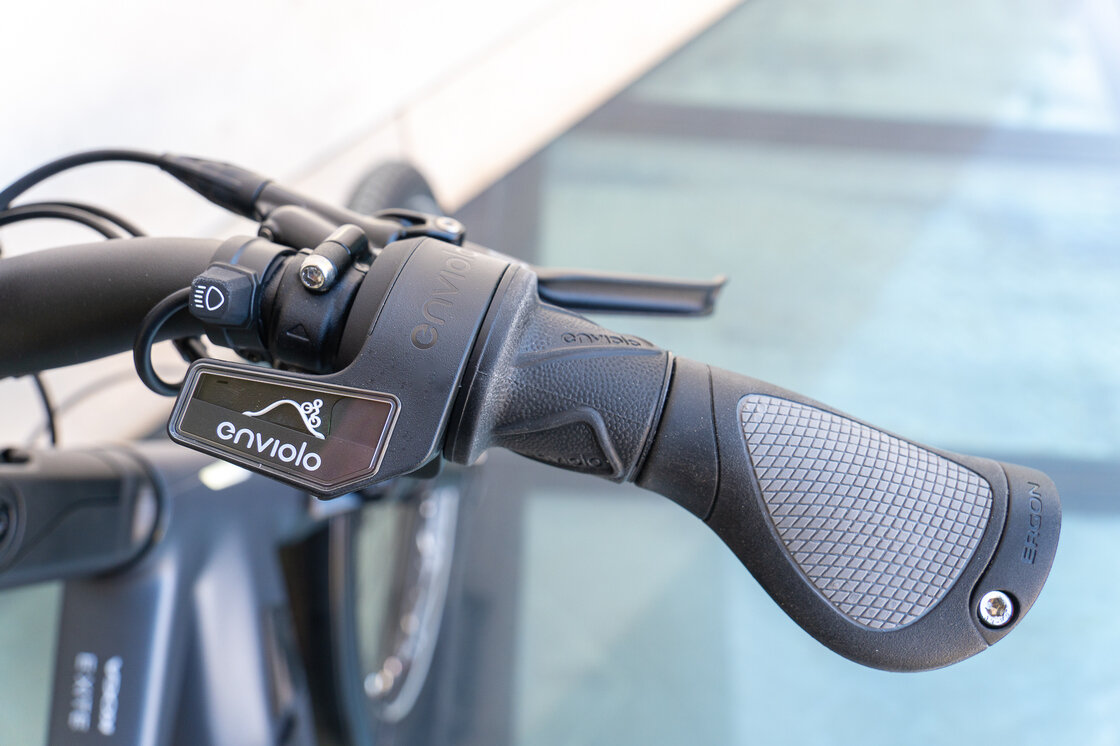 Rower elektryczny z paskiem KOGA E-XITE 800Wh Męski Jeans Mat