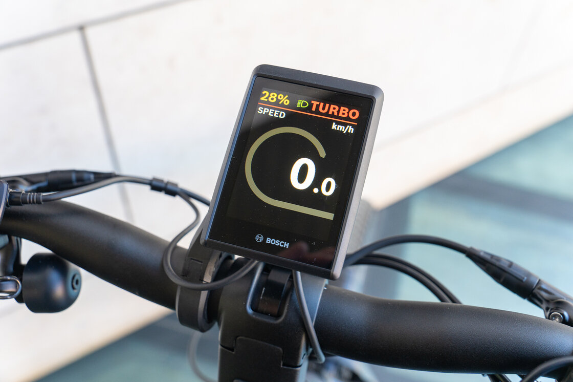 Rower elektryczny z paskiem KOGA E-XITE 800Wh Męski Jeans Mat