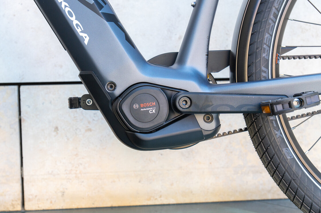 Rower elektryczny z paskiem KOGA E-XITE 800Wh Męski Jeans Mat
