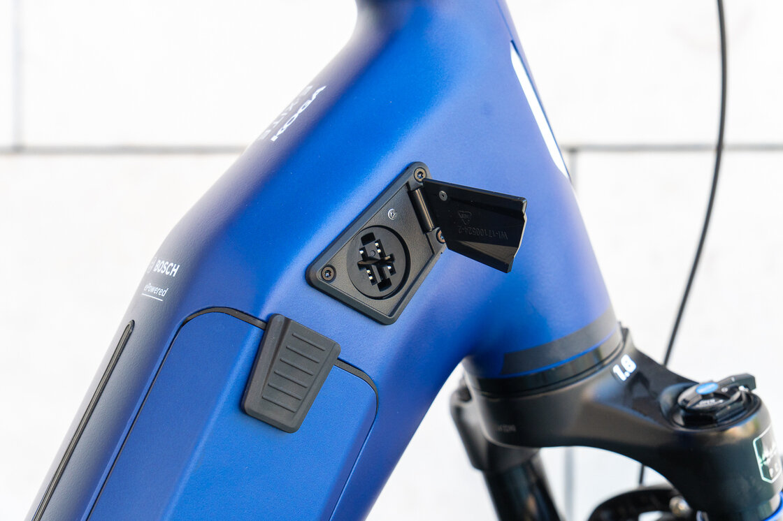 Rower elektryczny z paskiem KOGA E-XITE 800Wh Unisex Sapphire Mat