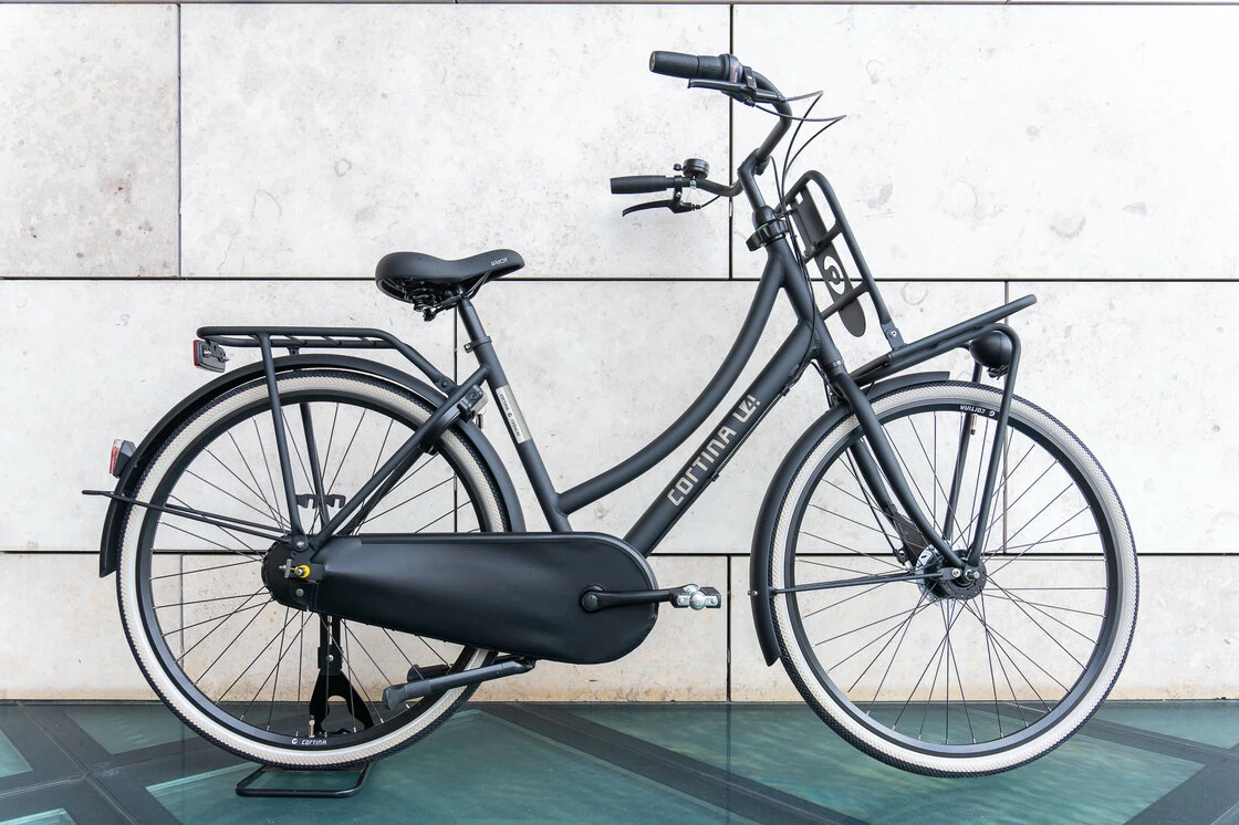 Rower miejski Cortina U4 Black Mat 61