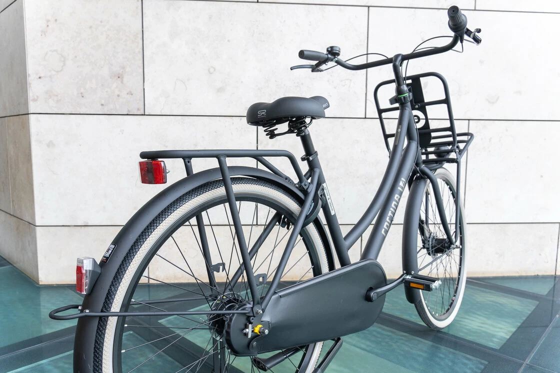 Rower miejski Cortina U4 Black Mat 61