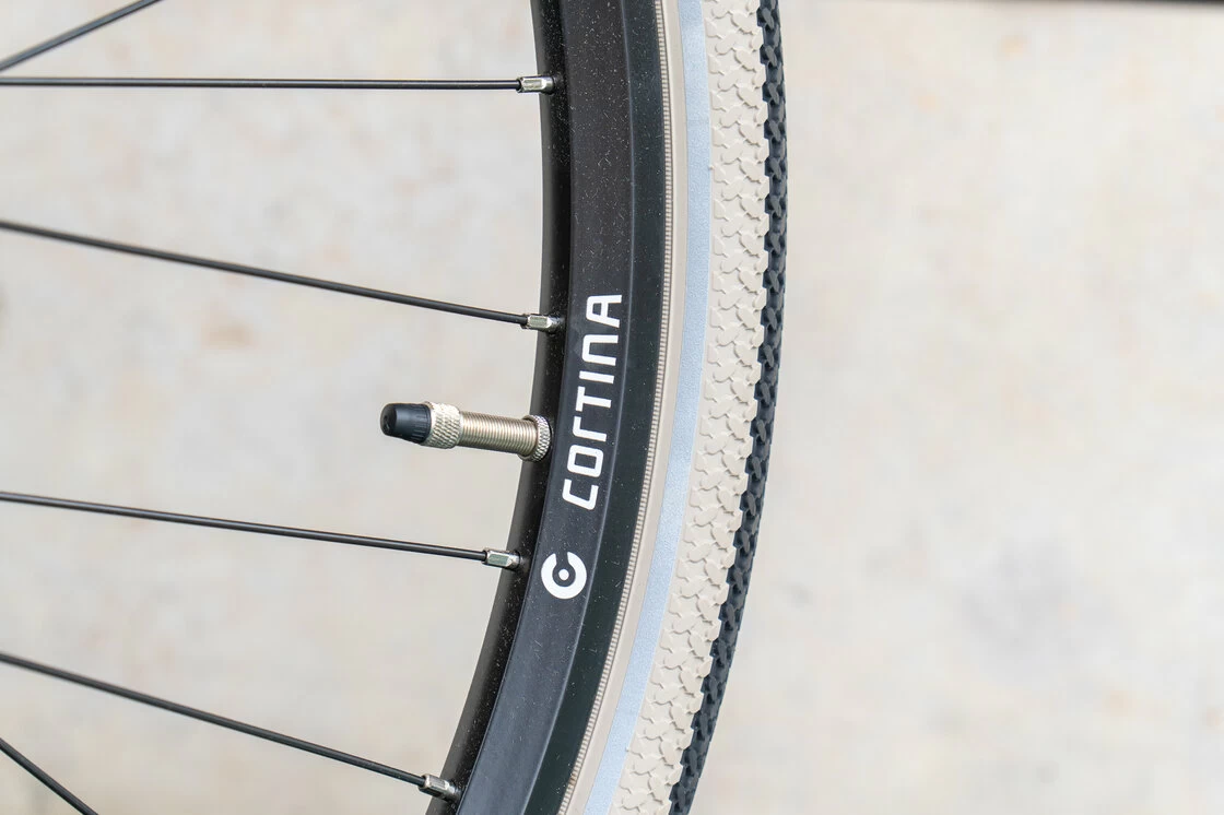 Rower miejski Cortina U4 Black Mat 61