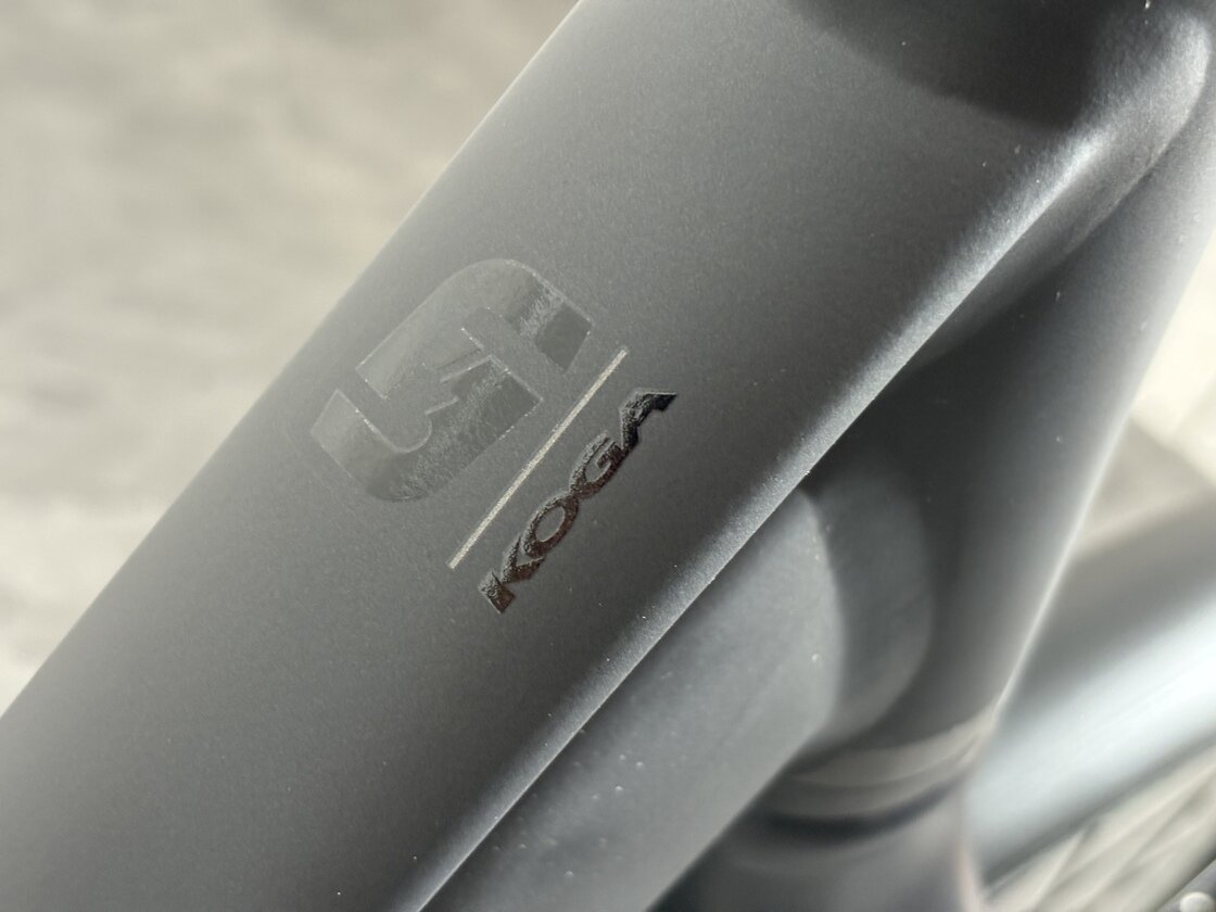 Rower na pasku KOGA F3 8.0 (Alfine 11) MY27 Vulcan Black (mat)