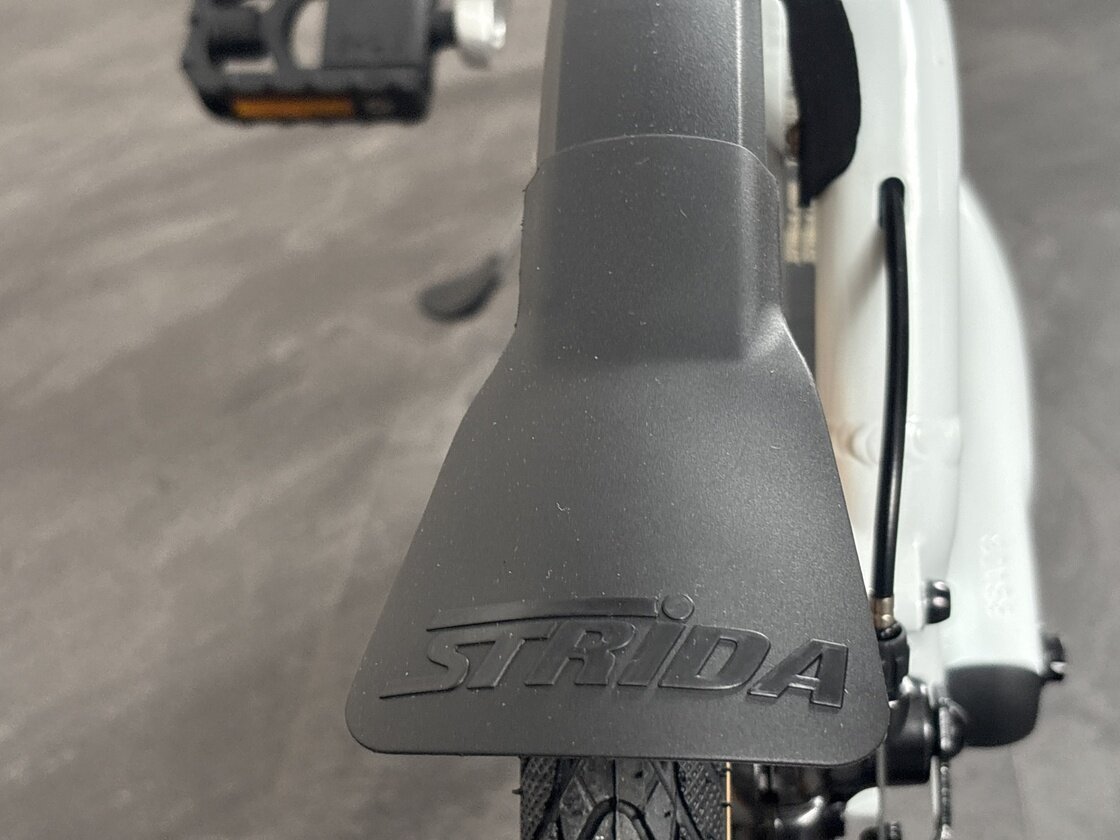 Rower składany STRIDA 5 QR+ 16" na pasku zebatym biały