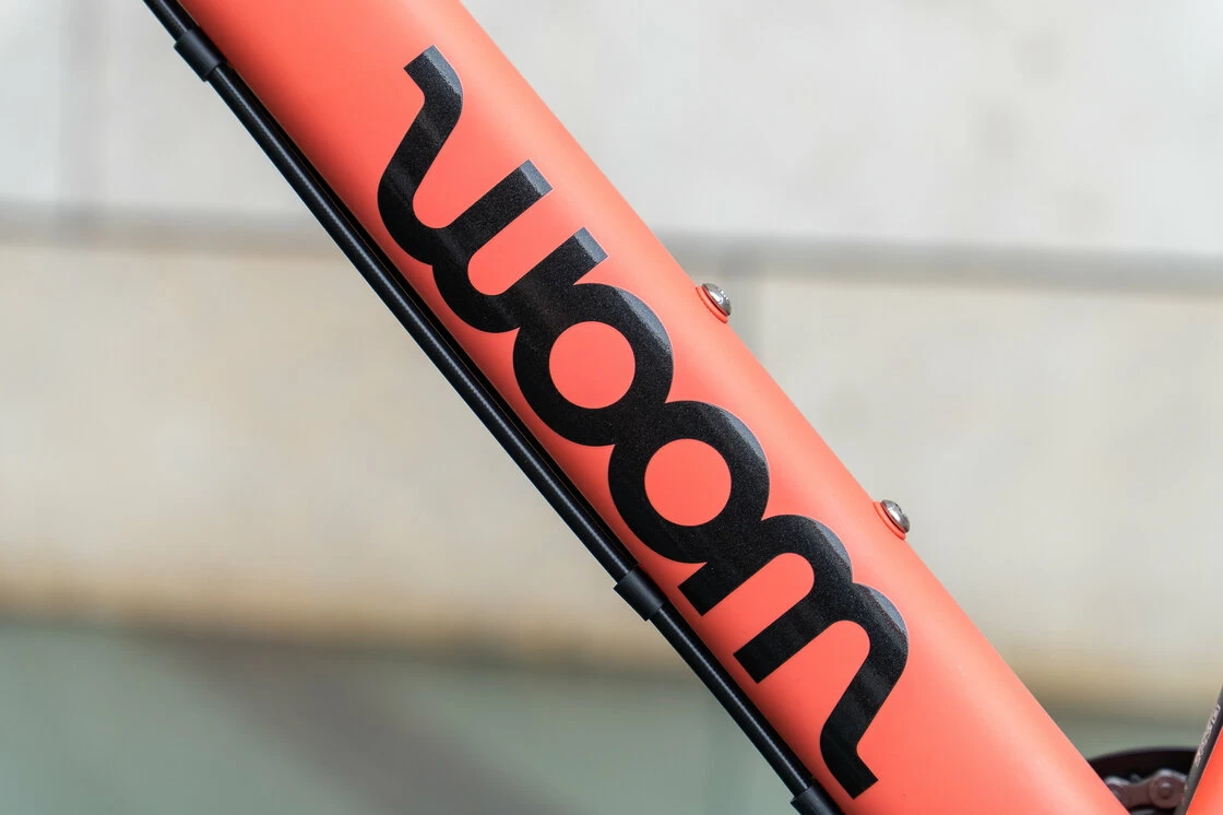 Rower woom 6 Explore Neon Coral